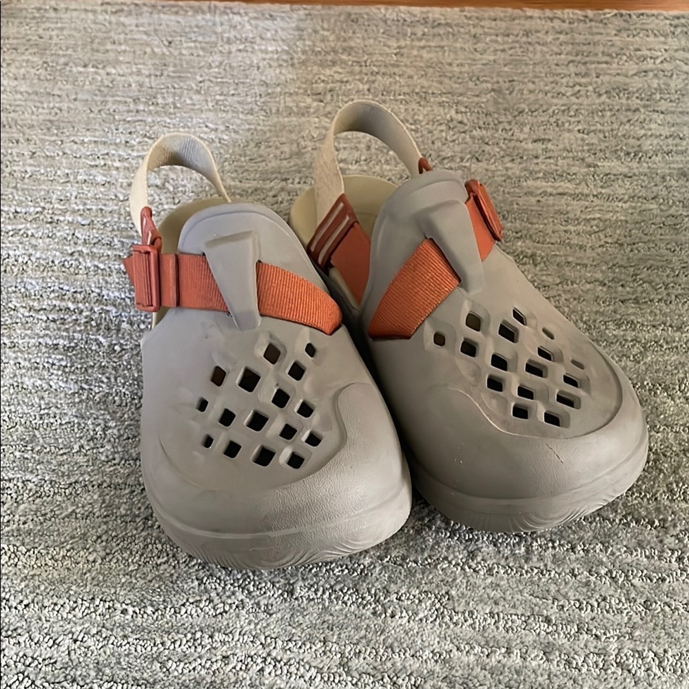 Chaco Chillos Orange and Gray